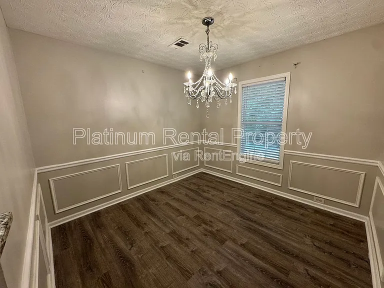 1823 Broadway St — Photo 12