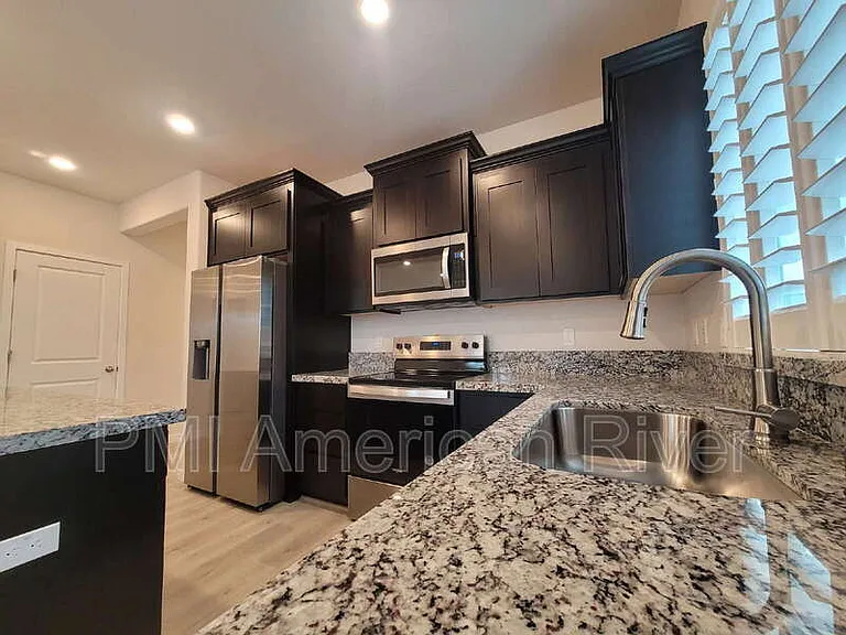 5033 Rialto Dr — Photo 4