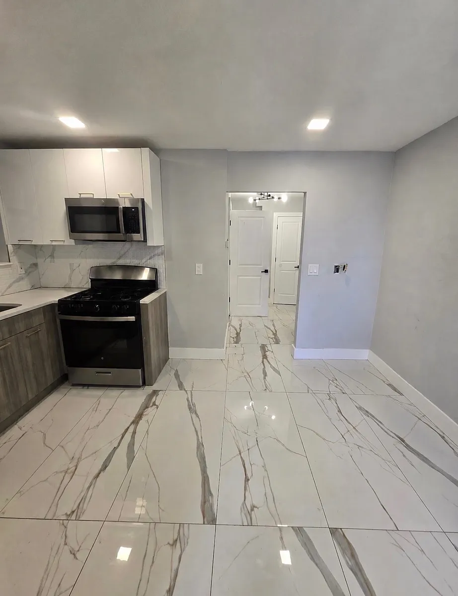 Building Photo - 30 Bergen Ave #GL