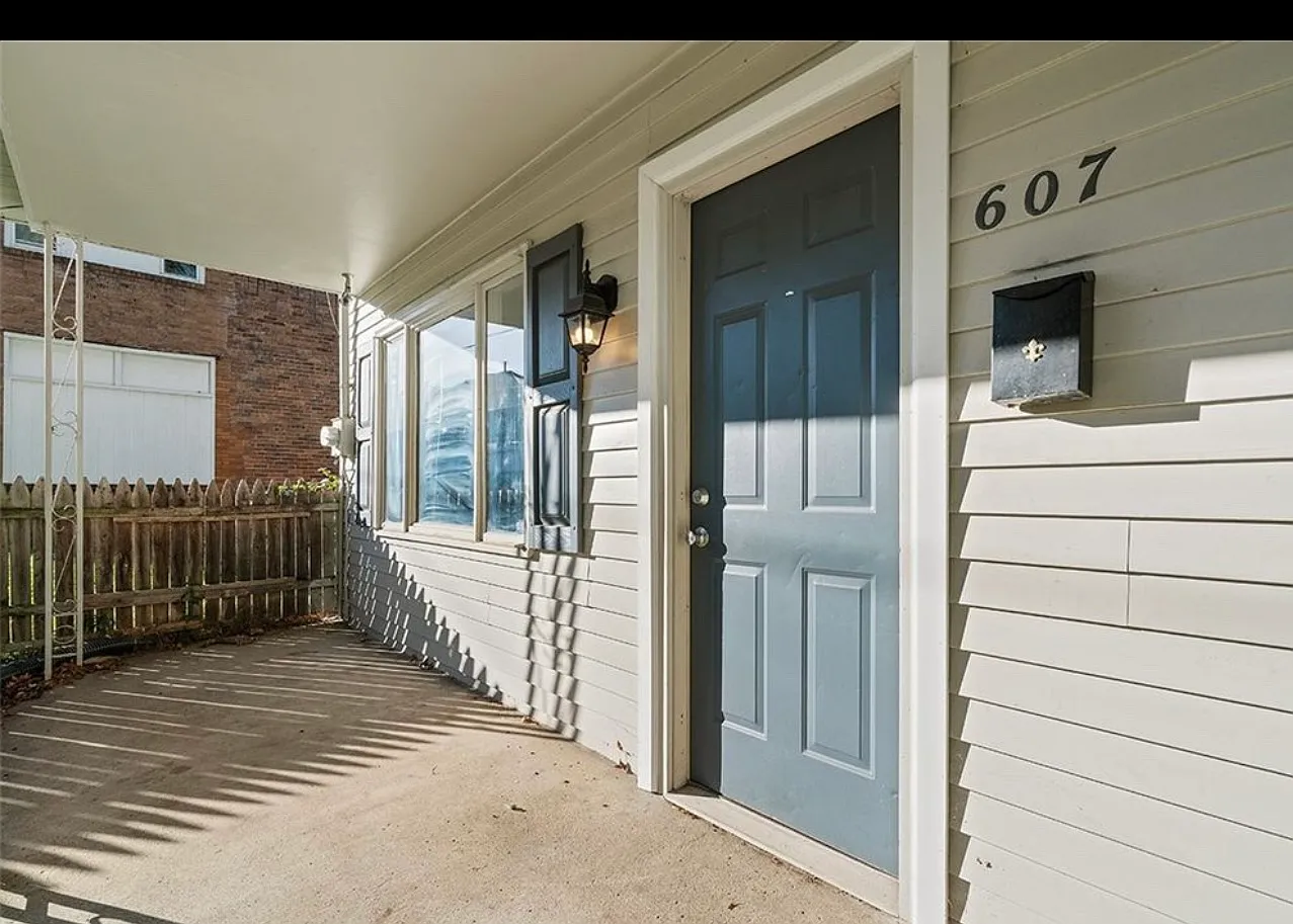 2 bed, 720 sqft, $1,200 — Photo 1