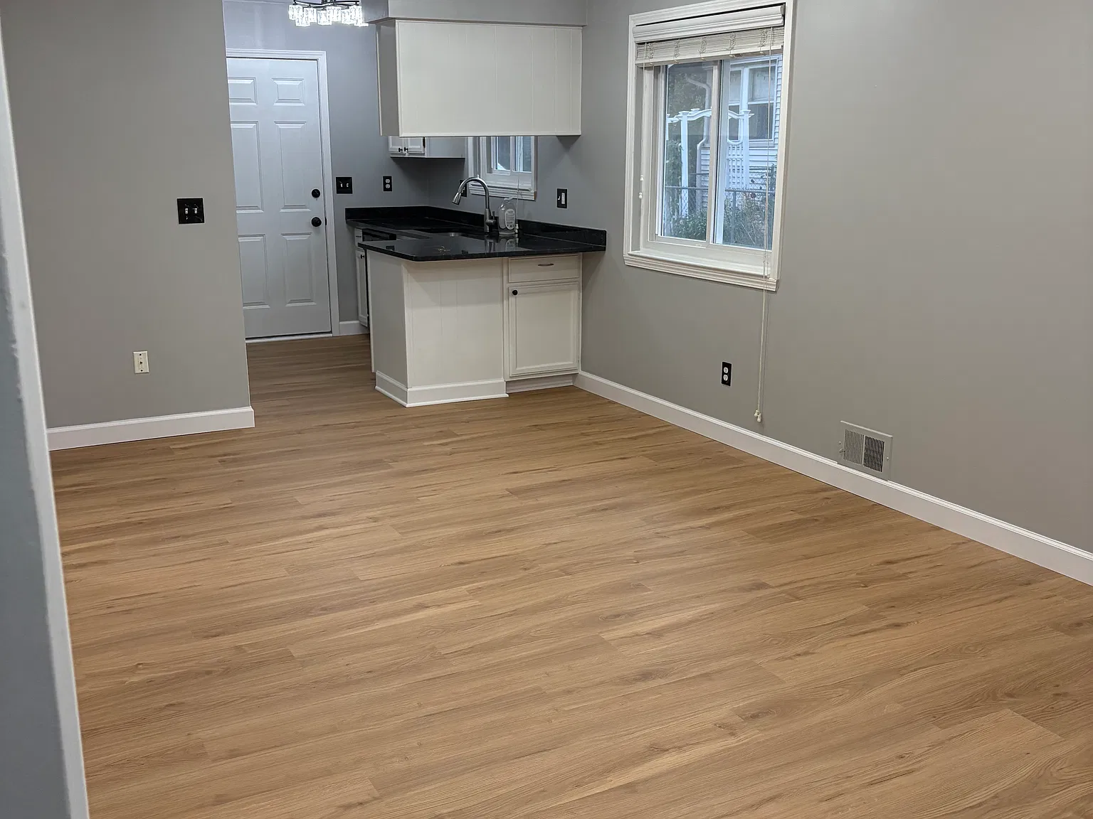 2 bed, 1000 sqft, $2,699 — Photo 2