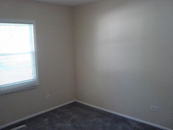 5th image of 483 E Altgeld Ave