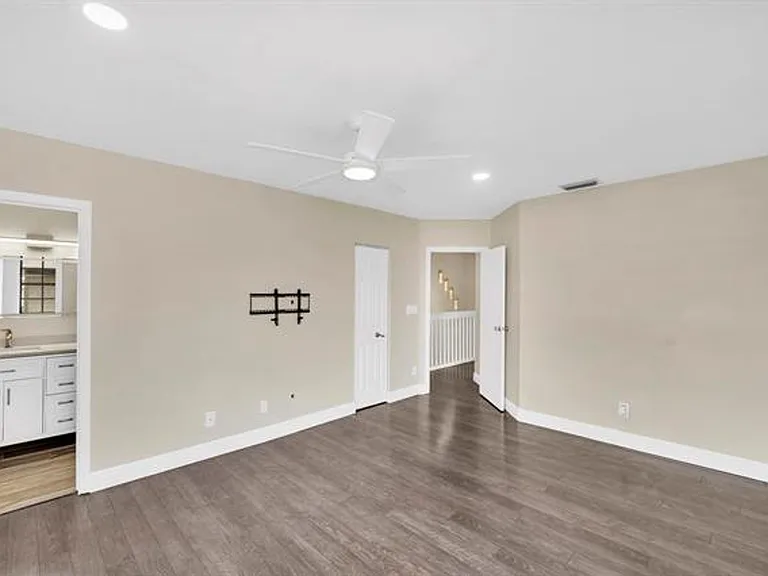 10723 NW 10th St — Photo 8