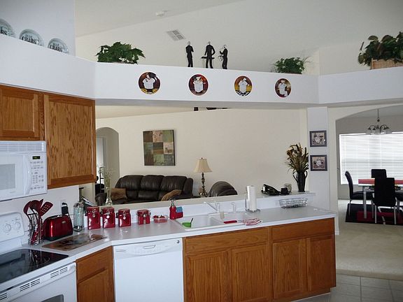 3rd image of 7254 Parkersburg Dr