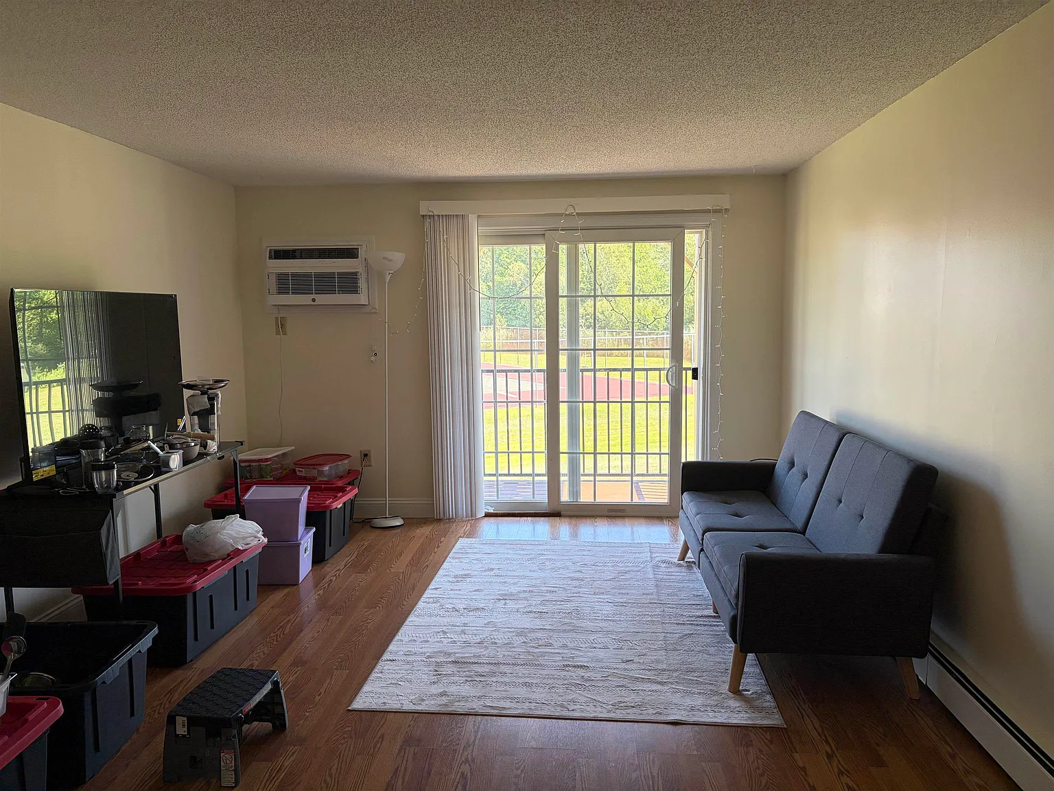 2 bed, 1.0 bath, 804 sqft, $2,300 — Photo 3