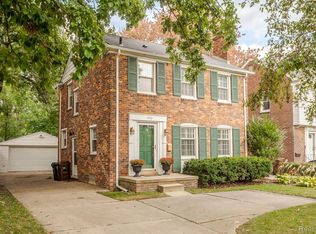 1372 Vernier Rd, Grosse Pointe Woods, MI 48236