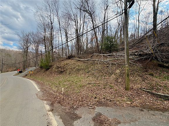 5th image of 218 Lake Road