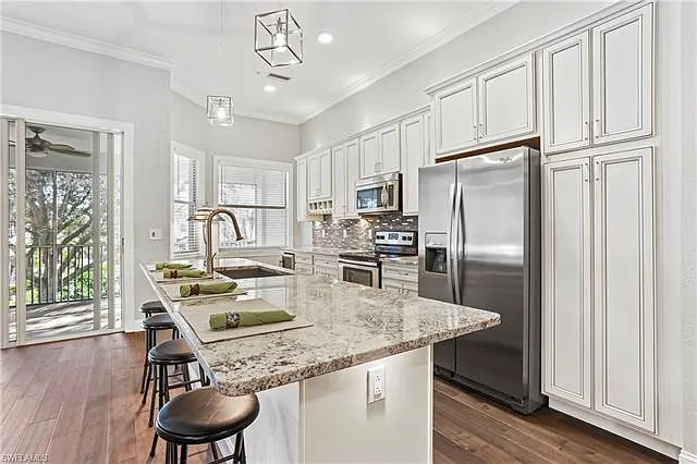 710 Lalique Cir #906 — Photo 4