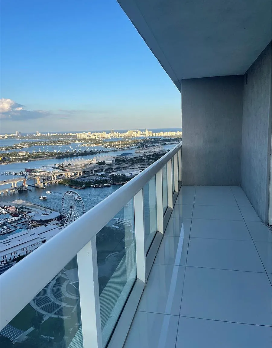50 Biscayne Condo — Photo 3