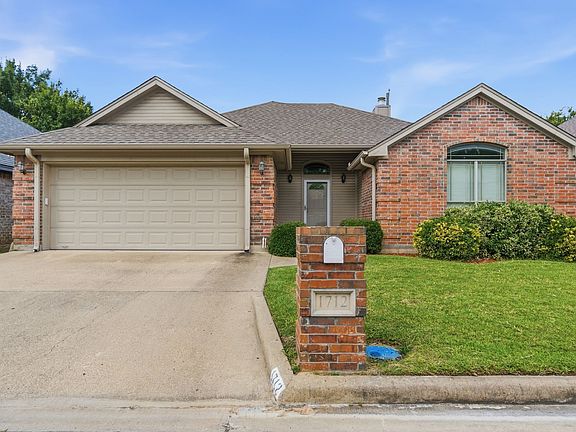 3rd image of 1712 Sully Ct