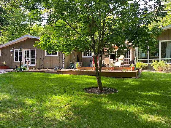 4th image of 151255 Fern Ln