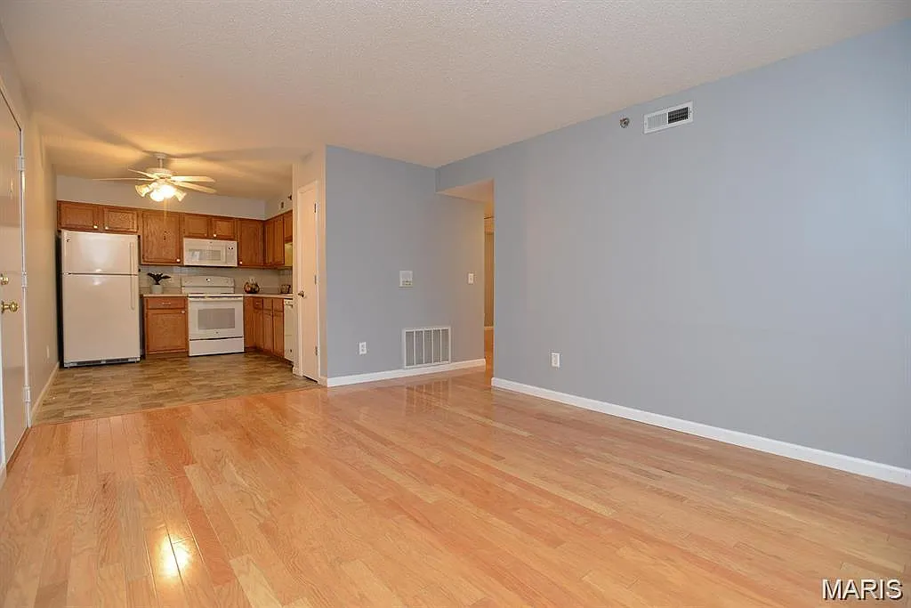 2 bed, 2.0 bath, 868 sqft, $1,350 — Photo 4