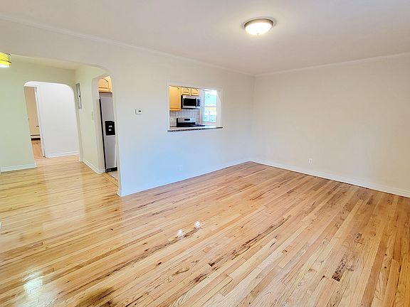4th image of 20-24 23rd St #2