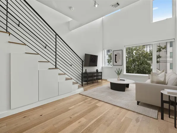 2002 E 7th St APT 220, Austin, TX 78702