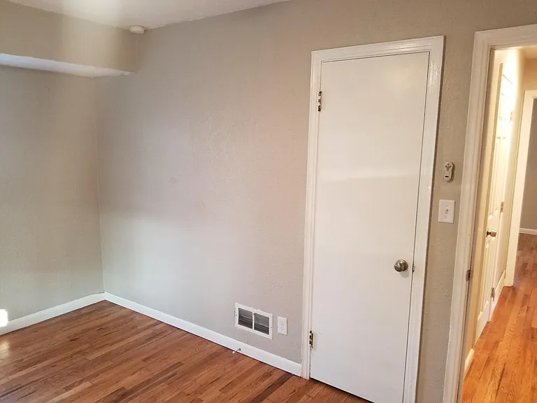 703 E Stewart St — Photo 16
