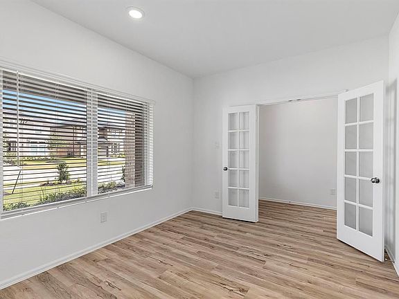 4th image of 31523 Beacon Dr
