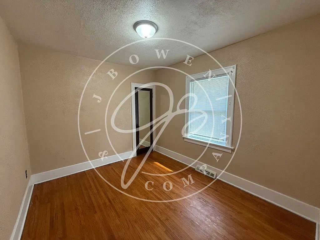 2 bed, 1.0 bath, 831 sqft, $1,100 — Photo 3
