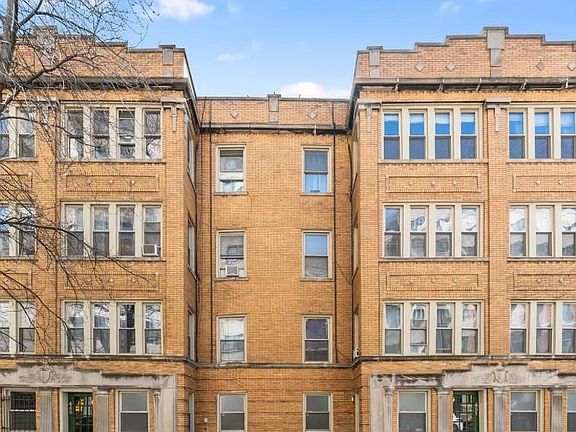 5th image of 447 W Saint James Pl