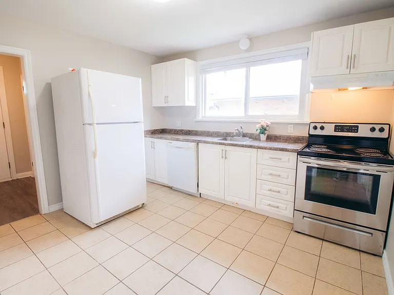 89 Clarendon Ave — Photo 25