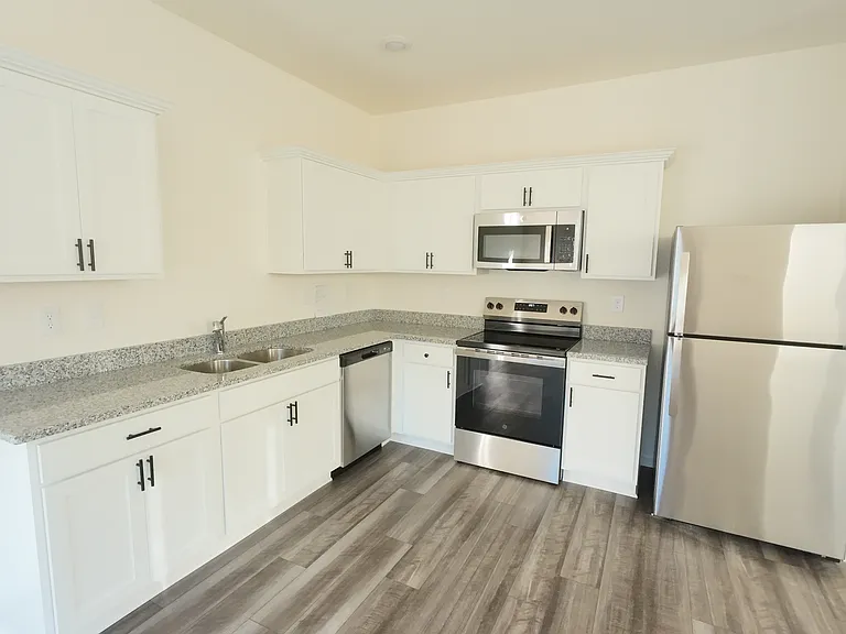 2071 Emerson — Photo 6