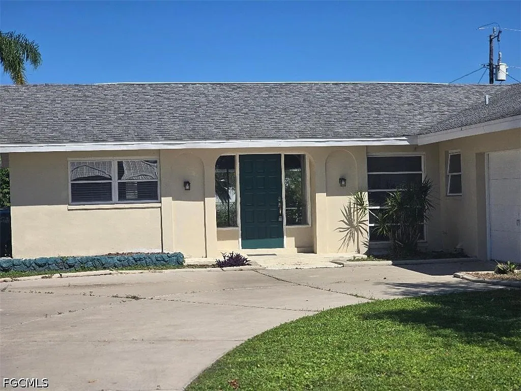 3 bed, 2.0 bath, 1390 sqft, $1,850 — Photo 1