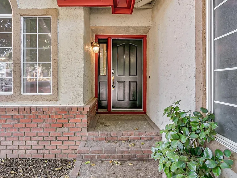 318 Village Cir — Photo 3