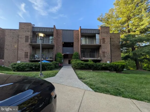 7811 Dassett Ct APT 204, Annandale, VA 22003
