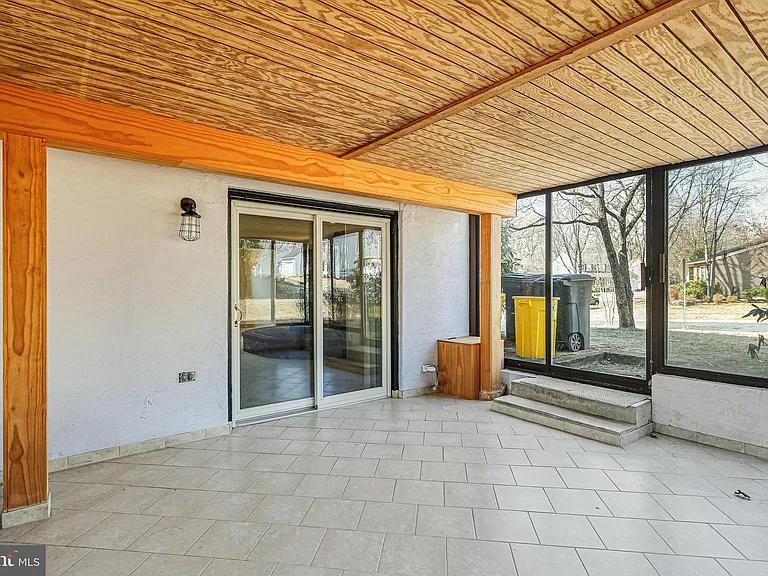 510 Retford Dr — Photo 30