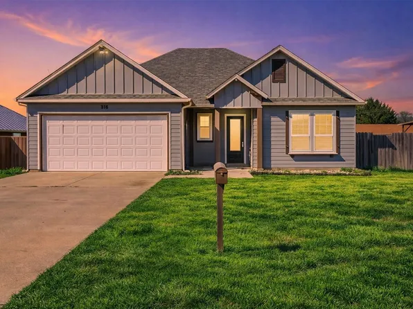 315 Ashwood St, Azle, TX 76020