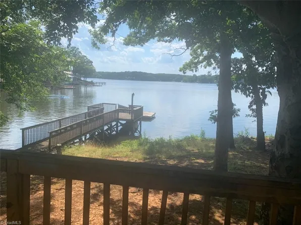 469 Shoreline Dr, Lexington, NC 27292