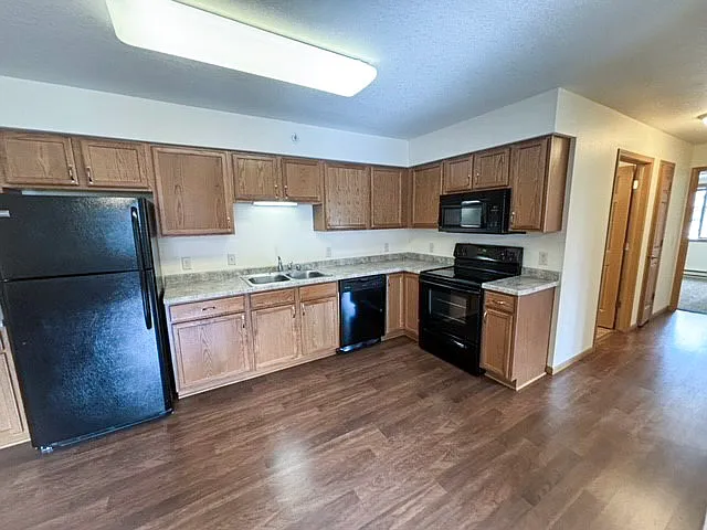 Building Photo - 495 E South Ave #10