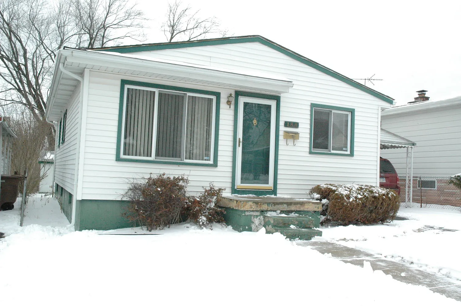 188 Cedardale Ave photo 1