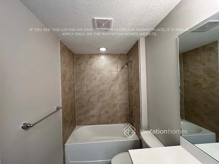 426 NW Airoso Blvd — Photo 16