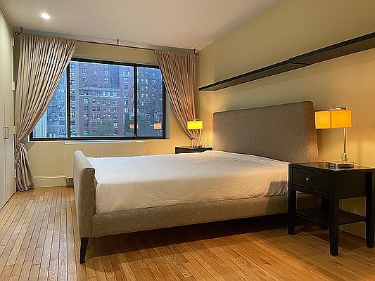 3rd image of 211 W 71st St APT 4C