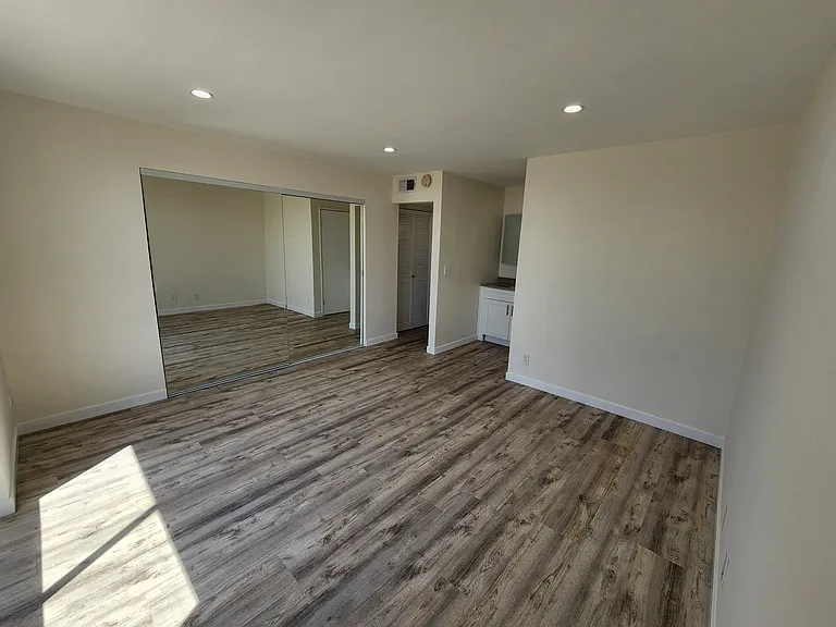 626 N Isabel St #301 — Photo 23