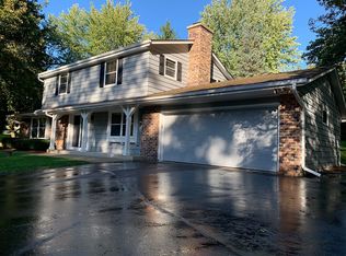 724 Saint Johns Dr, Delafield, WI 53018