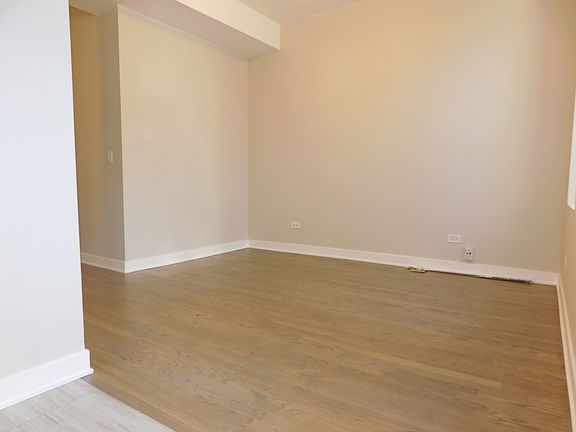 2nd image of 1933 N Winchester Ave APT 1F
