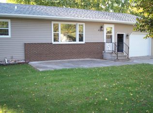420 8th St E, Hector, MN 55342