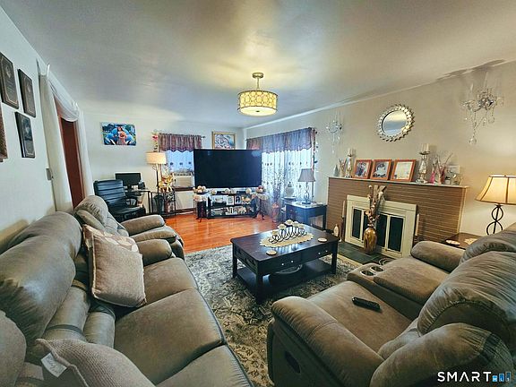 4th image of 44 Forster Street