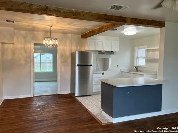 1330 W THEO AVE, San Antonio, TX 78225