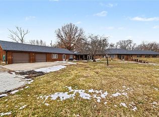 19190 State Ave, Tonganoxie, KS 66086