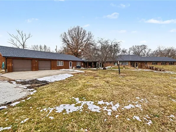 19190 State Ave, Tonganoxie, KS 66086