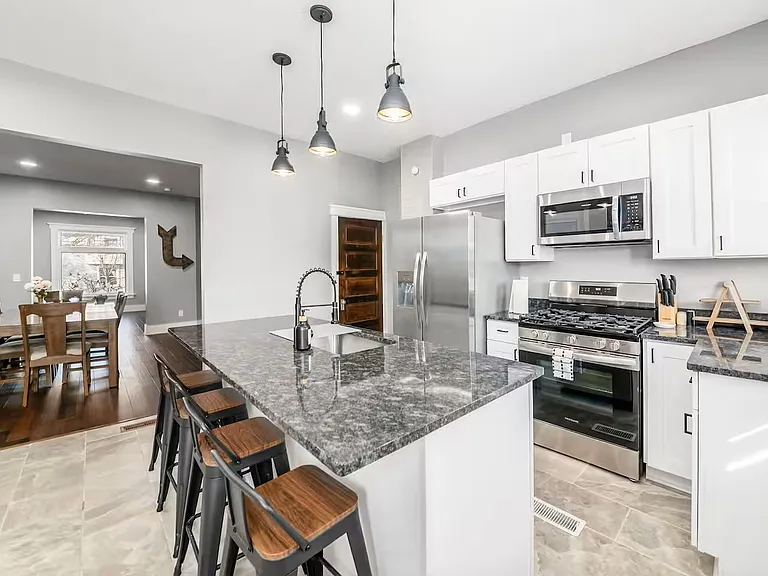 221 W 1st Ave — Photo 3