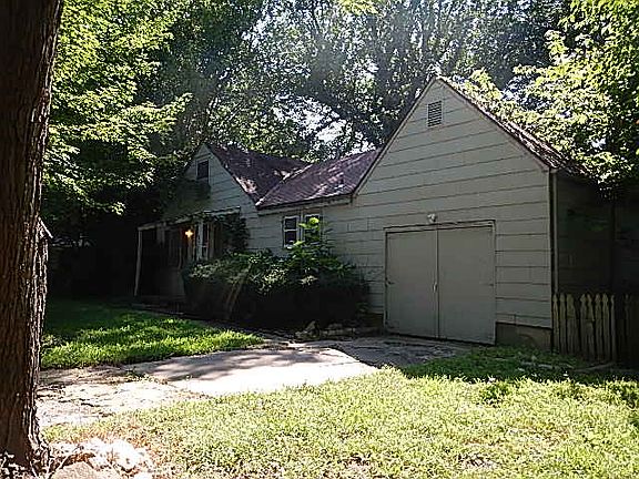2nd image of 8522 Hayes St