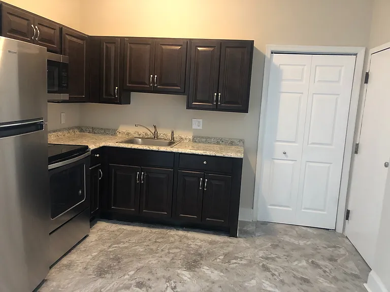 Huntington Apartments — Photo 21
