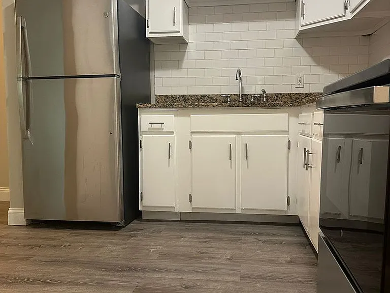 1093 Main St Apartments — Photo 4