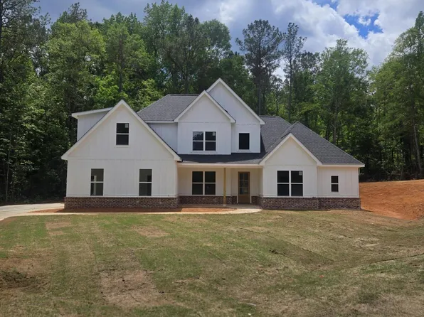 160 Rivers Edge Dr, Forsyth, GA 31029