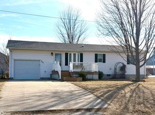 307 E North St, Stronghurst, IL 61480