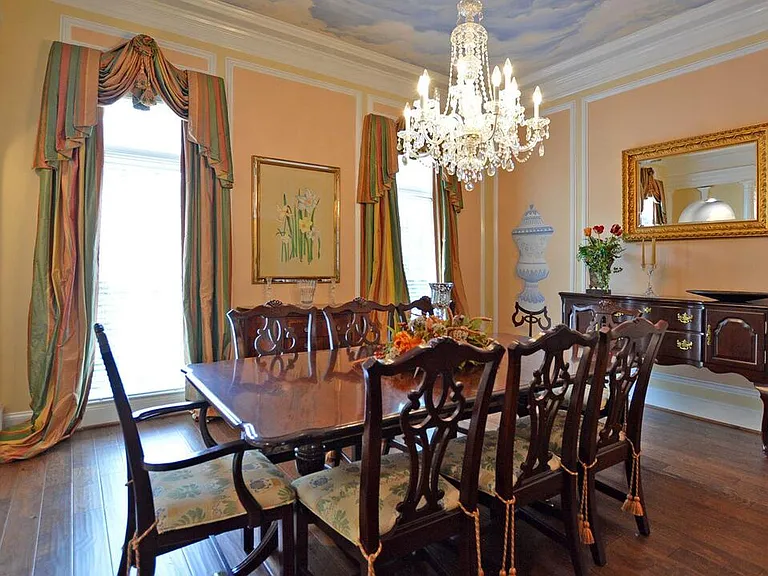 105 Saint Andrews Sq — Photo 4
