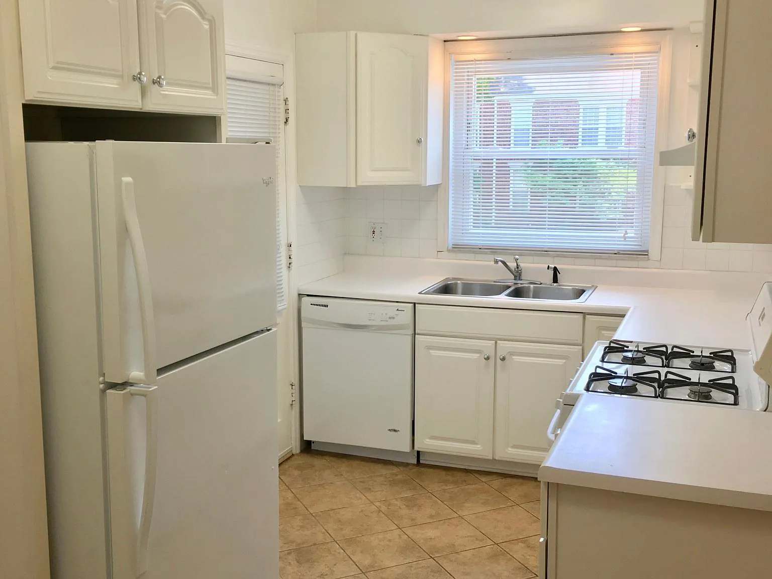 808 S Brentwood Blvd — Photo 3